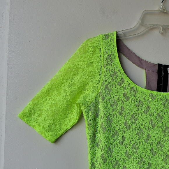 Silence + Noise Neon Lace Dress - Picture 8 of 15
